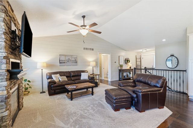 3338 NW Trestle Point Drive, Ankeny, IA 50023
