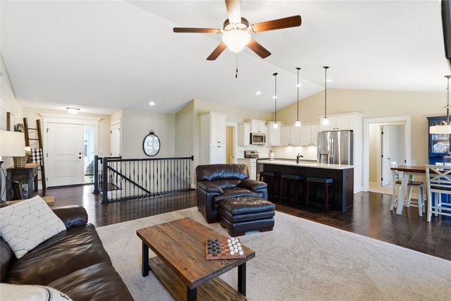 3338 NW Trestle Point Drive, Ankeny, IA 50023