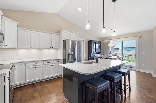 3338 NW Trestle Point Drive, Ankeny, IA 50023