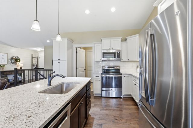 3338 NW Trestle Point Drive, Ankeny, IA 50023