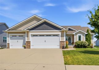 3338 NW Trestle Point Drive, Ankeny, IA 50023