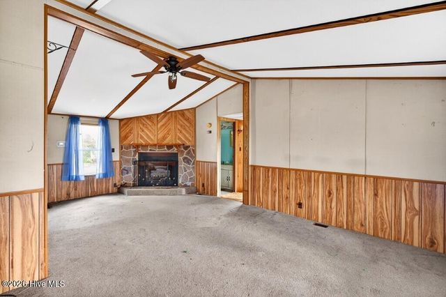 1228 Scotts Store Road, Grantsboro, NC 28529