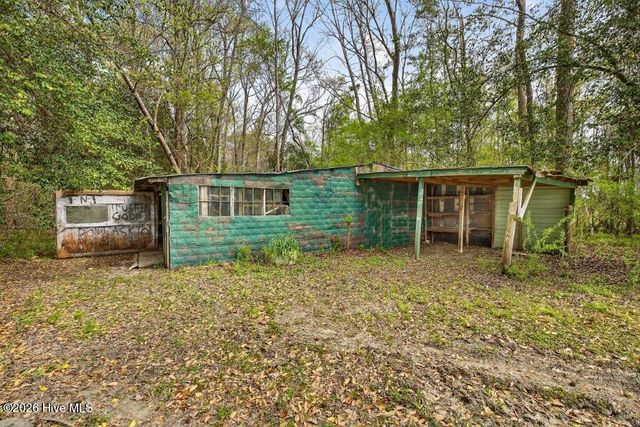 1228 Scotts Store Road, Grantsboro, NC 28529