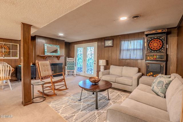 8000 Little Joe Road, Powell, TN 37849