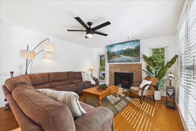 359 Banbury Lane, Grayslake, IL 60030