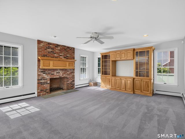 9 Spinnaker Road, Waterford, CT 06385