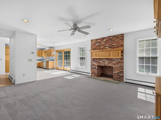 9 Spinnaker Road, Waterford, CT 06385