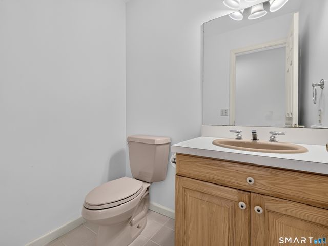9 Spinnaker Road, Waterford, CT 06385