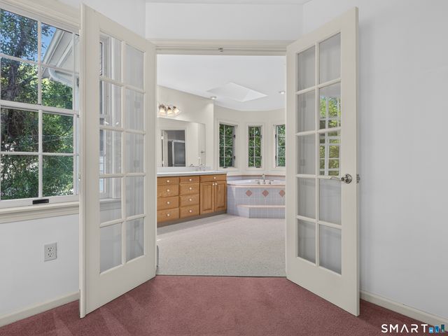9 Spinnaker Road, Waterford, CT 06385