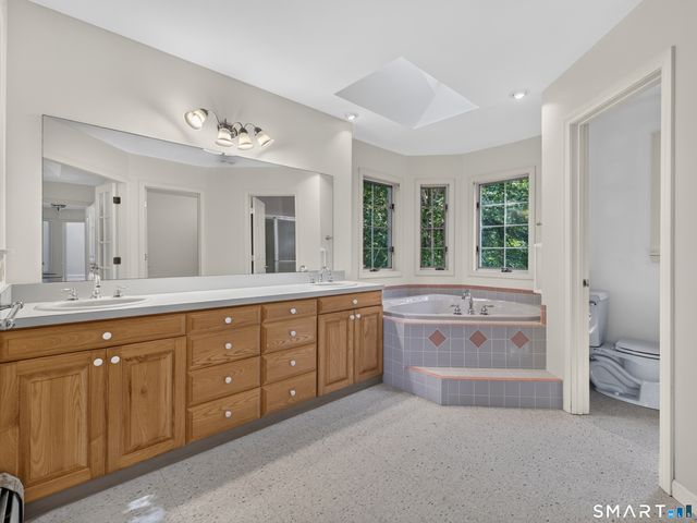 9 Spinnaker Road, Waterford, CT 06385
