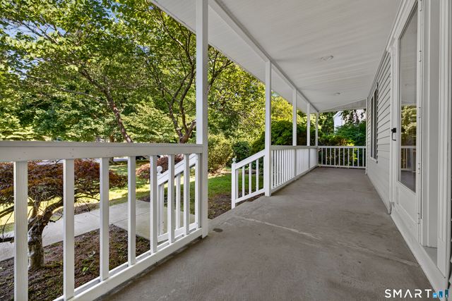 9 Spinnaker Road, Waterford, CT 06385