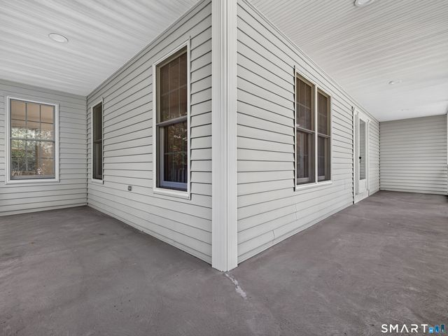 9 Spinnaker Road, Waterford, CT 06385