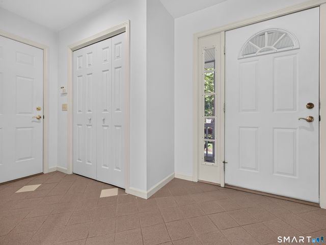 9 Spinnaker Road, Waterford, CT 06385
