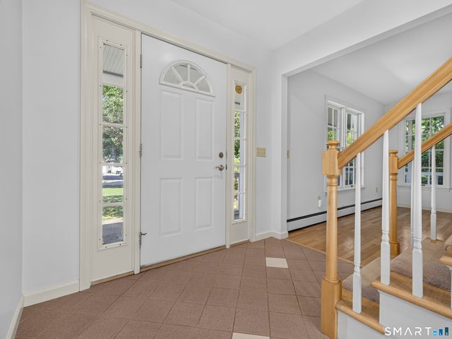 9 Spinnaker Road, Waterford, CT 06385