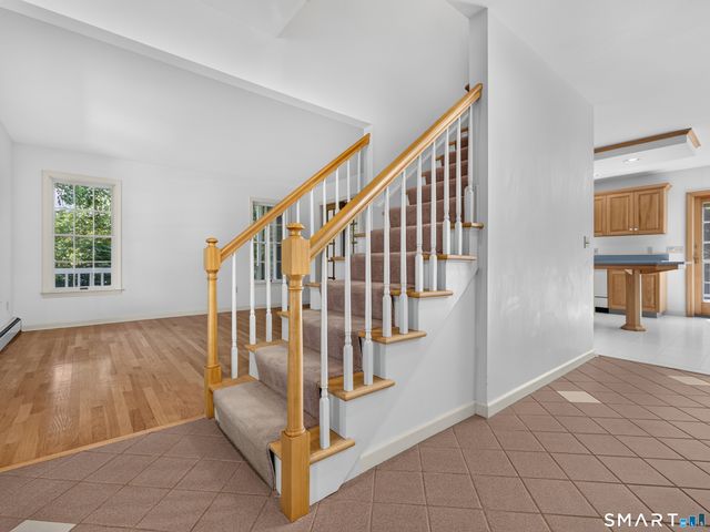 9 Spinnaker Road, Waterford, CT 06385