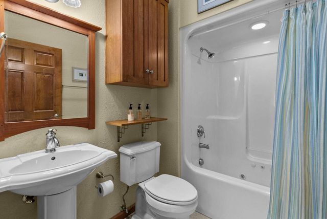 924 E PONDVIEW COURT, Appleton, WI 54913