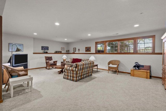 924 E PONDVIEW COURT, Appleton, WI 54913