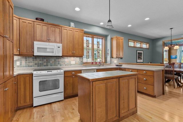 924 E PONDVIEW COURT, Appleton, WI 54913