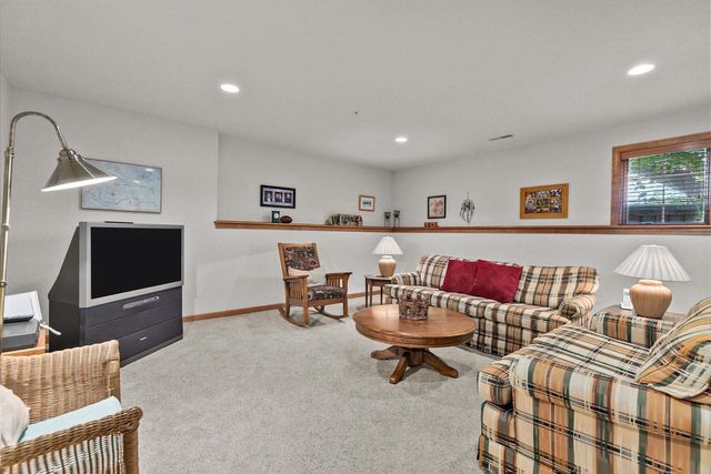 924 E PONDVIEW COURT, Appleton, WI 54913