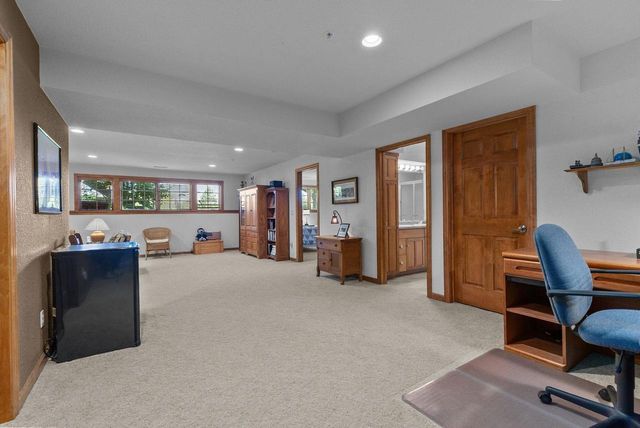 924 E PONDVIEW COURT, Appleton, WI 54913