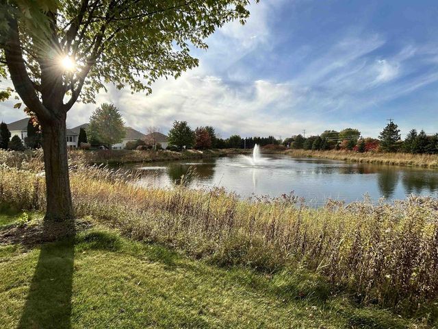 924 E PONDVIEW COURT, Appleton, WI 54913