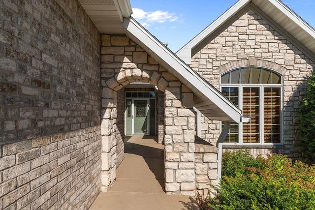 924 E PONDVIEW COURT, Appleton, WI 54913