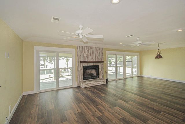 293 Mallard Point, Livingston, TX 77351