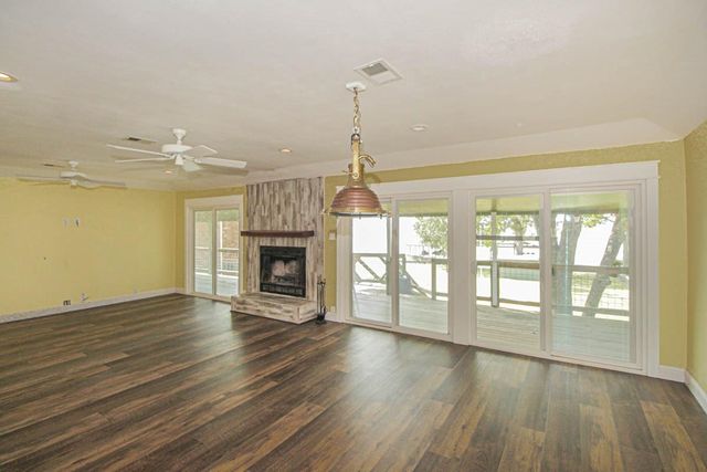 293 Mallard Point, Livingston, TX 77351