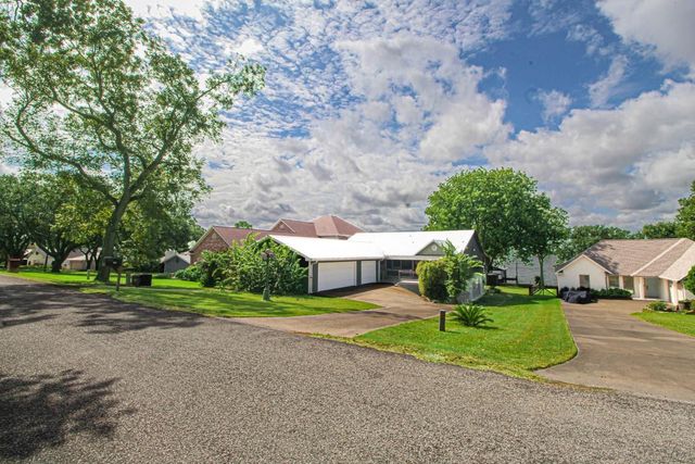 293 Mallard Point, Livingston, TX 77351