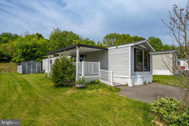 74 SOUTHWICK DR, Hereford, PA 18056