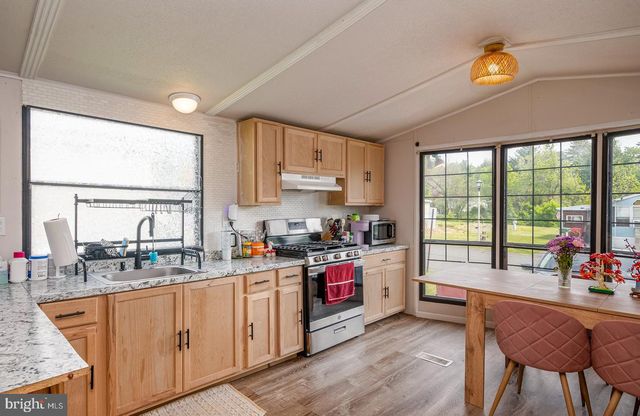 74 SOUTHWICK DR, Hereford, PA 18056