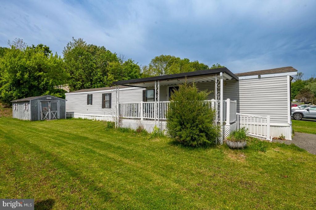 74 SOUTHWICK DR, Hereford, PA 18056