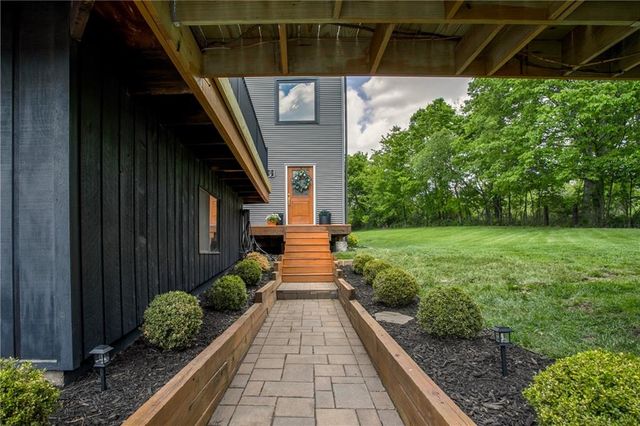 3909 NE Beach Road, Lee's Summit, MO 64064