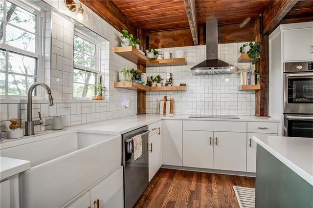 3909 NE Beach Road, Lee's Summit, MO 64064