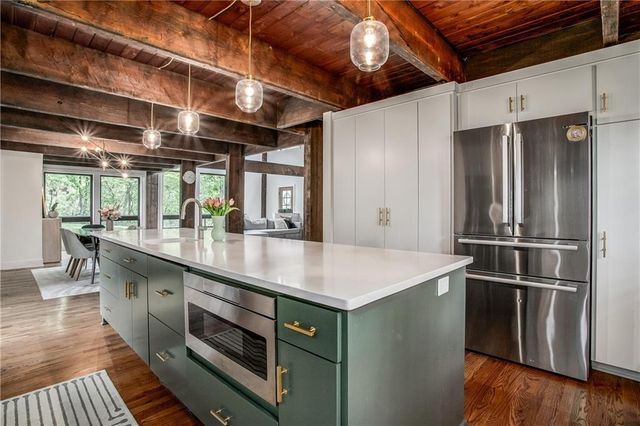 3909 NE Beach Road, Lee's Summit, MO 64064