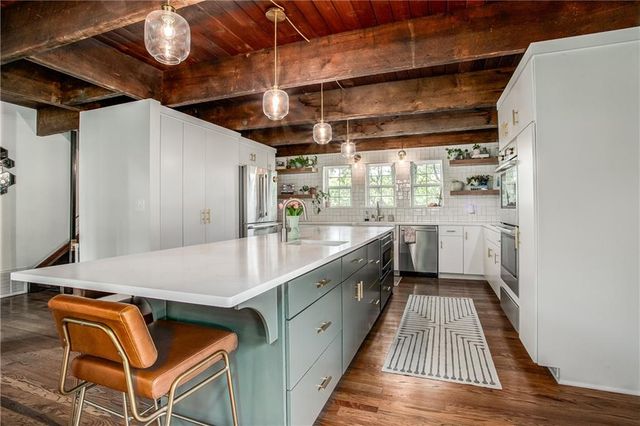 3909 NE Beach Road, Lee's Summit, MO 64064