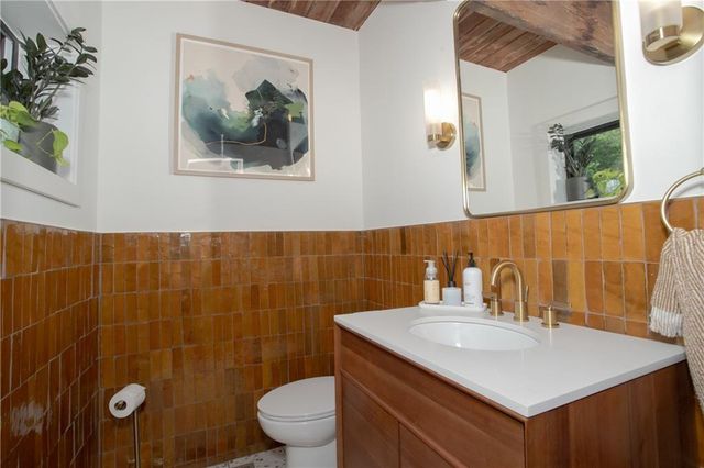 3909 NE Beach Road, Lee's Summit, MO 64064