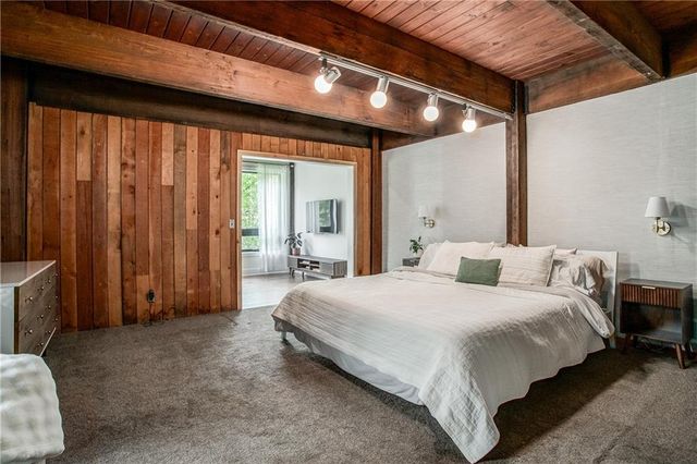 3909 NE Beach Road, Lee's Summit, MO 64064