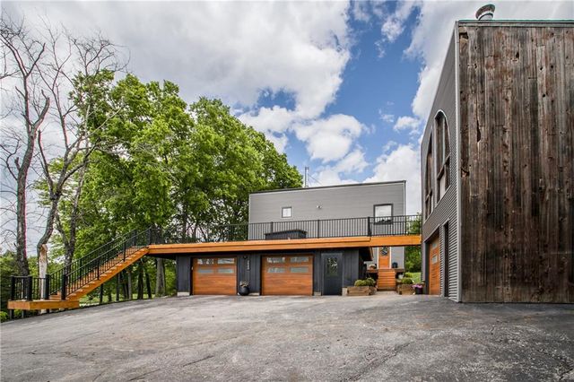 3909 NE Beach Road, Lee's Summit, MO 64064