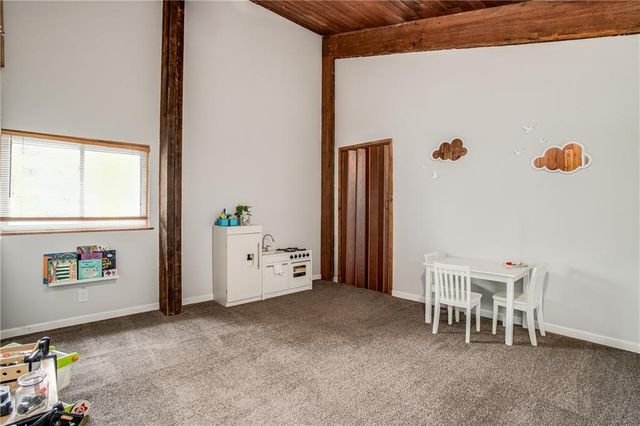 3909 NE Beach Road, Lee's Summit, MO 64064