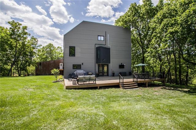 3909 NE Beach Road, Lee's Summit, MO 64064