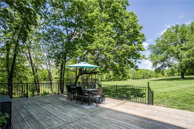 3909 NE Beach Road, Lee's Summit, MO 64064