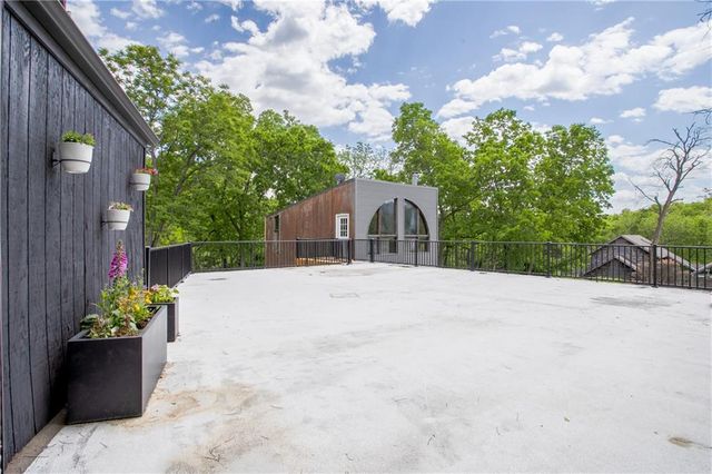 3909 NE Beach Road, Lee's Summit, MO 64064