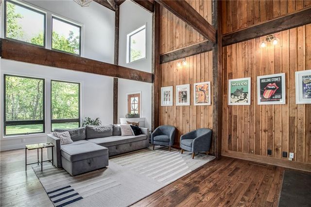 3909 NE Beach Road, Lee's Summit, MO 64064