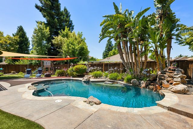 206 Willow Green Way, Vacaville, CA 95687