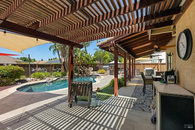 206 Willow Green Way, Vacaville, CA 95687