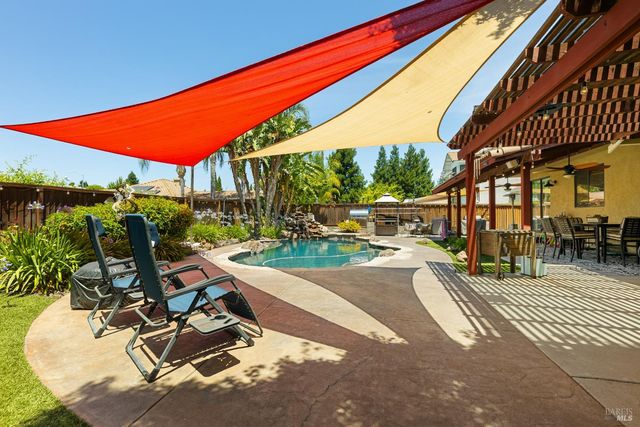 206 Willow Green Way, Vacaville, CA 95687