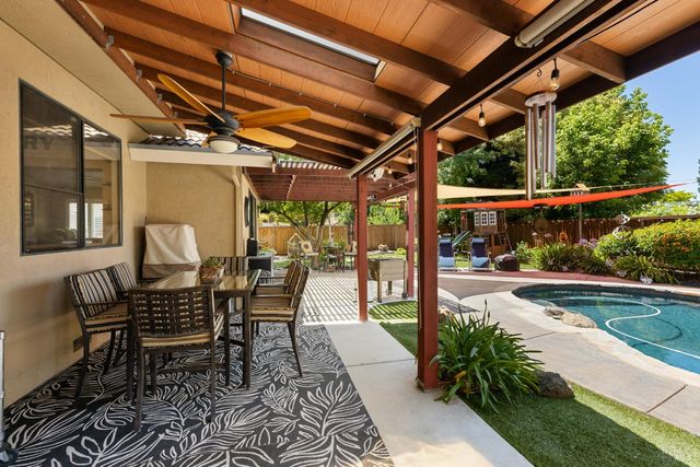 206 Willow Green Way, Vacaville, CA 95687