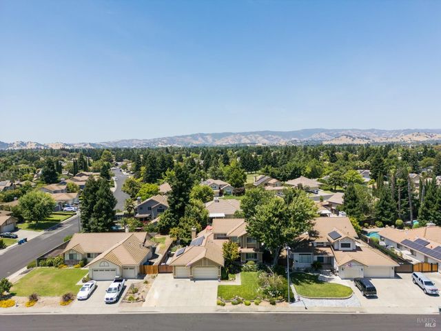 206 Willow Green Way, Vacaville, CA 95687
