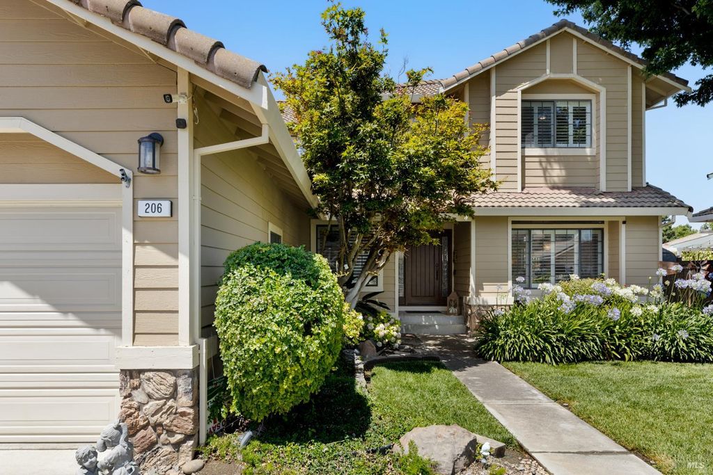 206 Willow Green Way, Vacaville, CA 95687